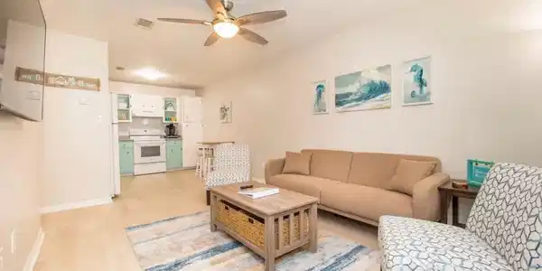 1301 Redwood Ln