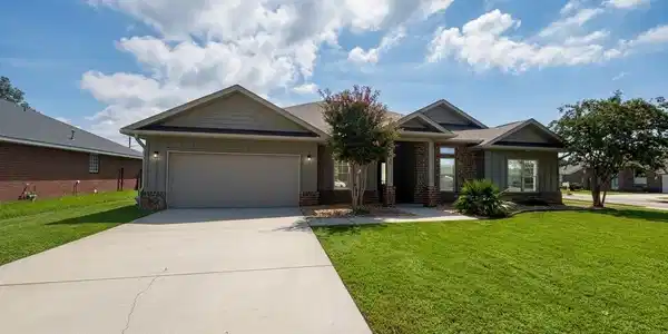 1521 Woodlawn Way