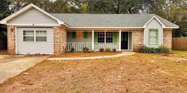 590 Peppertree Ln