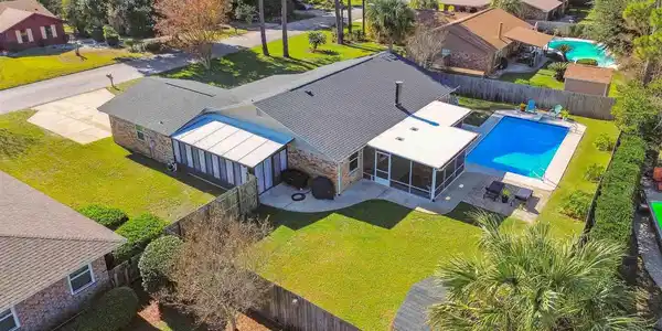 2832 Venetian Garden