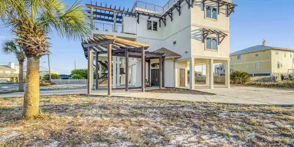 602 Via Deluna Dr