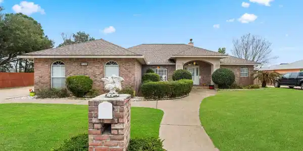 5140 Chandelle Dr