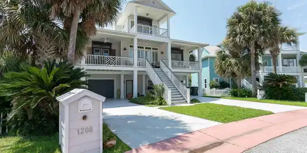 1208 Parasol Pl