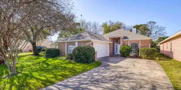 4172 Longwood Cir