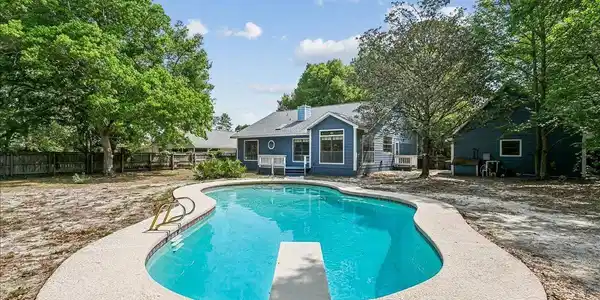 1515 Oak Shore Dr