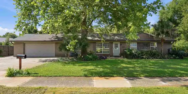 353 Fairpoint Dr
