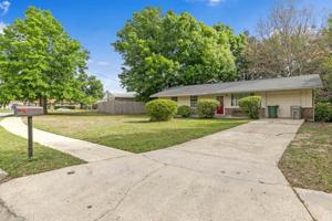 4208 Wycliff Dr