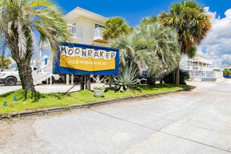1118 W Beach Blvd