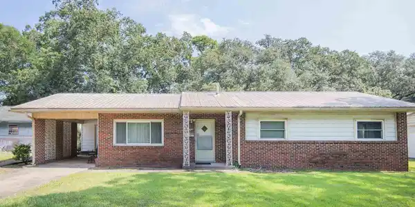 8 Azalea Dr