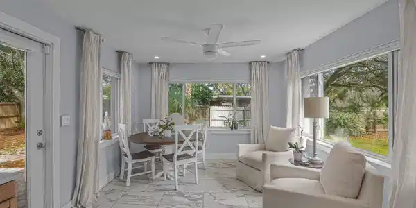 306 Shoreline Dr