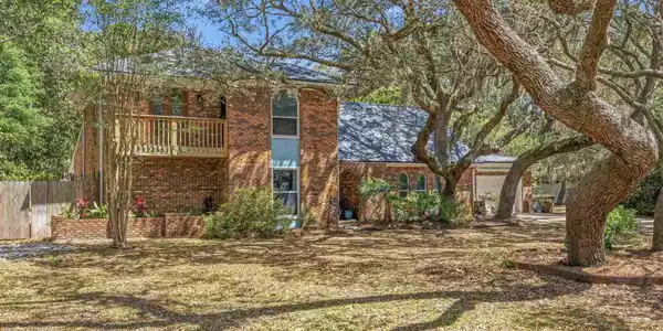 1555 Oak Shore Dr