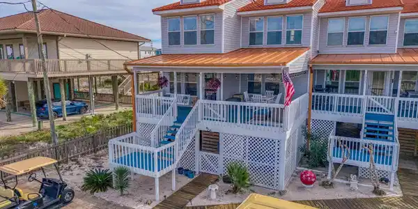 Image 2: WELCOME TO YOUR BEACH HOUSE!