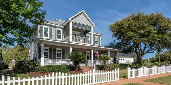 4005 Landfall Dr
