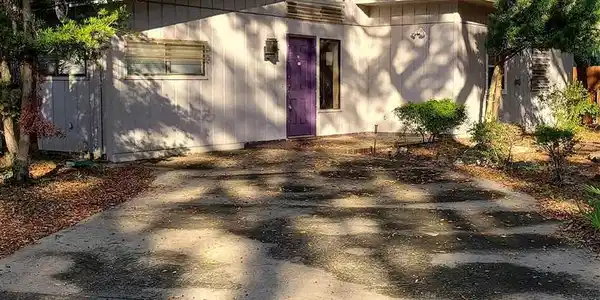 945 Rue De Palms