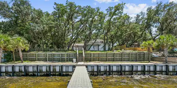Image 3: High & Dry Waterfront Lifestyle!