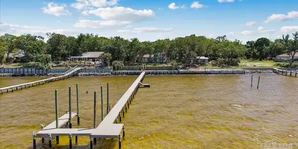 Image 4: Newer dock, sea wall & completely updated inside!
