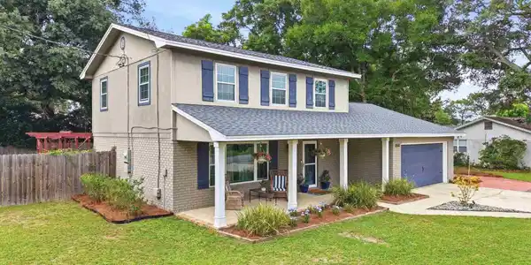 Image 3: Front of House