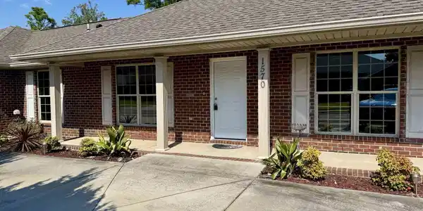 1570 Woodlawn Way