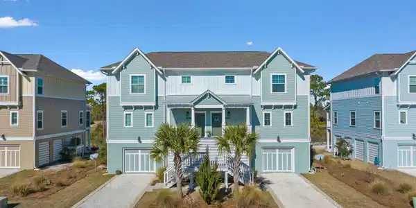 6600 Carlinga Dr