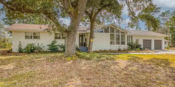 671 Halcyon Cir