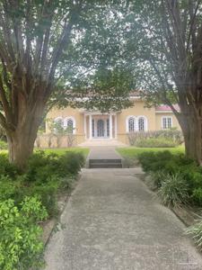 1904 E Larua St