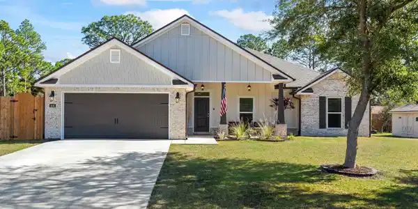 1045 Woodlore Cir