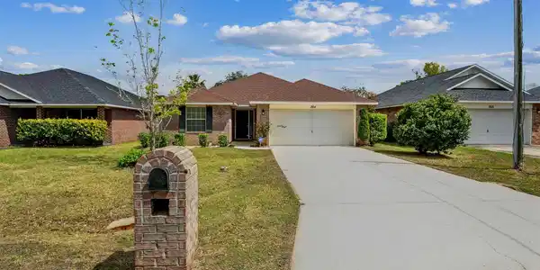 864 Miramar Dr