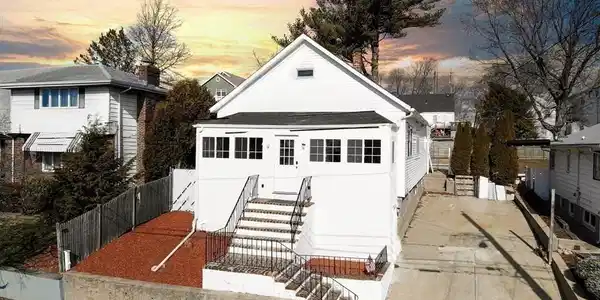 205 Suffolk Ave