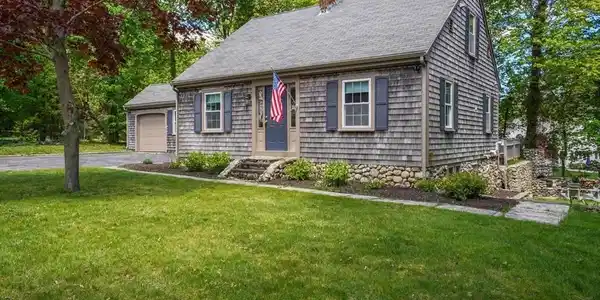 300 Sandwich St