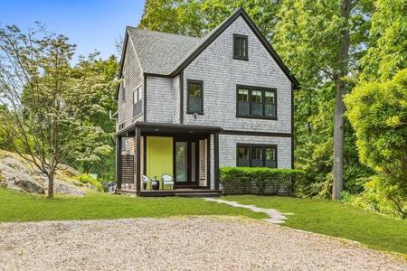 24 Forest Ave