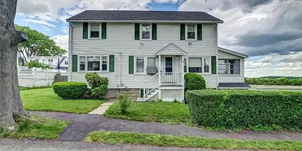 66 Middlesex St