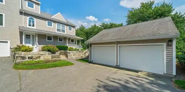 16 Sloop Ln