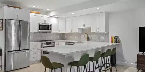 120 W 7th St