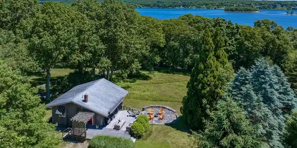 1404 Drift Road