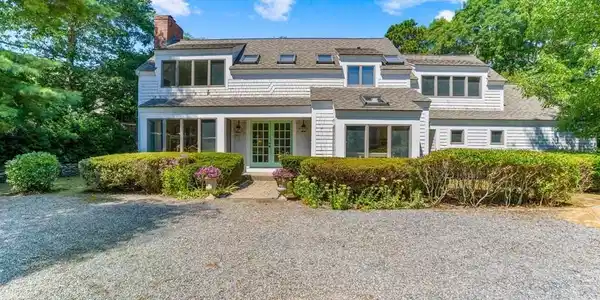 27 Greensward Cir