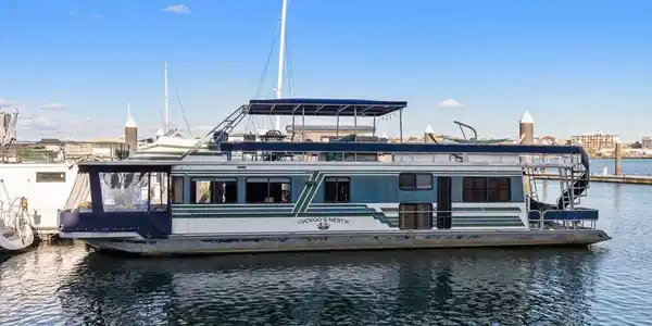 1 Pier 8 13th St