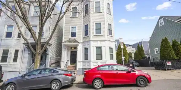 290 W 5th St