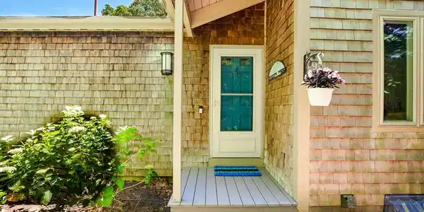 96 Shoreland Path