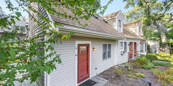 6 Nelson Ave