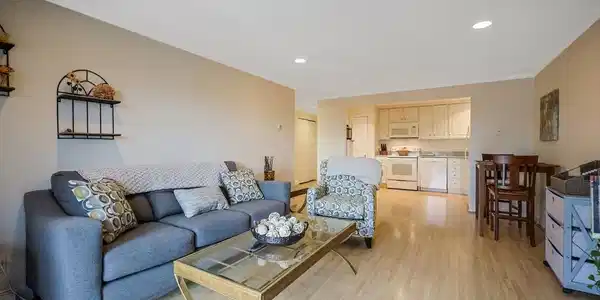 70 Warren Ave