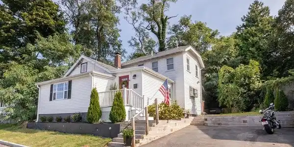 84 Standish Rd