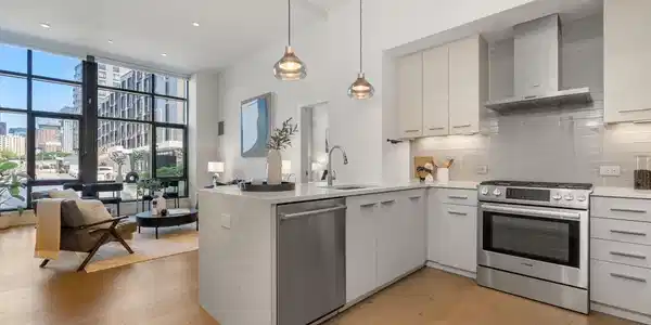 40 Traveler St