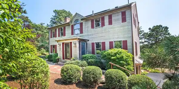 31 Bayberry Avenue