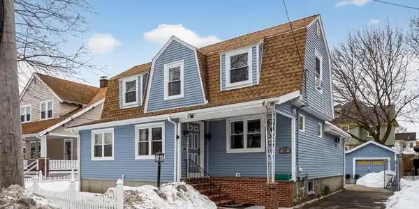 10 W Elm Ave