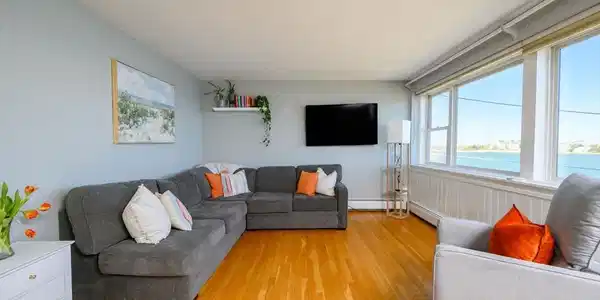 7 Dorchester St