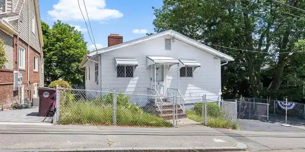 17 Reservoir Ave