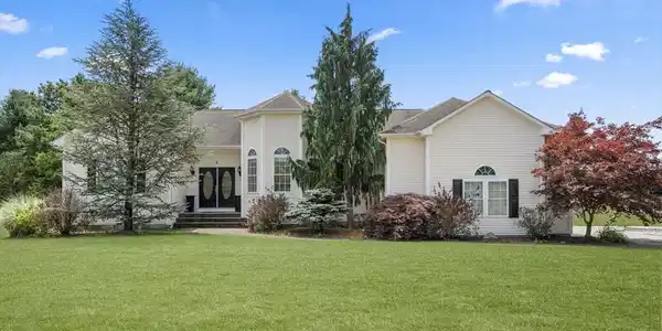 5 Alexandra Dr