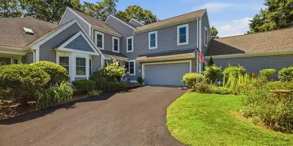 6 Hidden Bay Dr