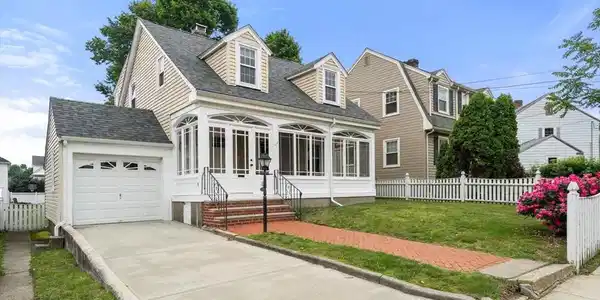 19 Banks St