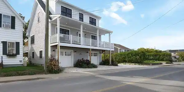 33 Lagoon Pond Road